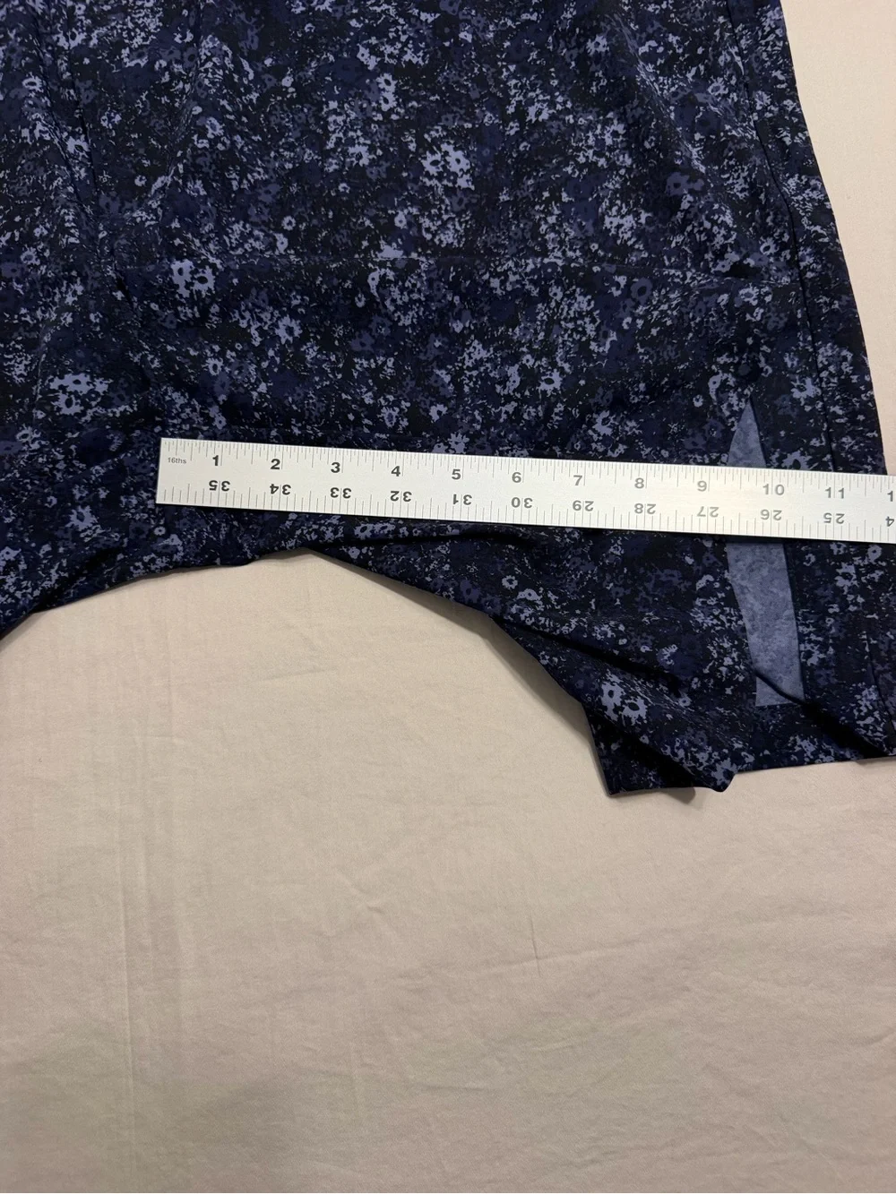 Under Armour Golf Shorts Size 44 Navy Blue Print